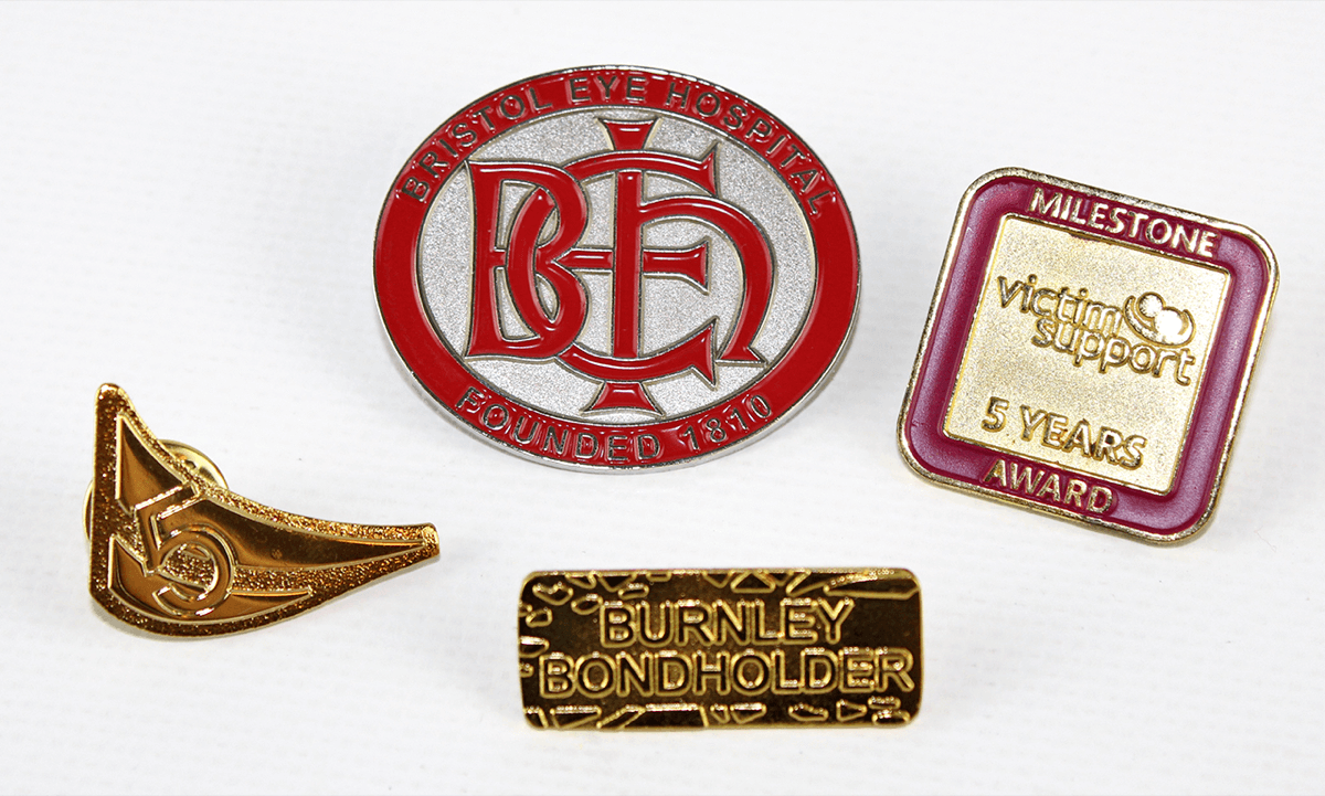 Gezandstraald Metaal Badges