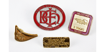 Gezandstraald Metaal Badges